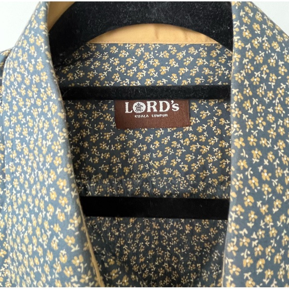 Button Down shirt - Picture 2 of 4